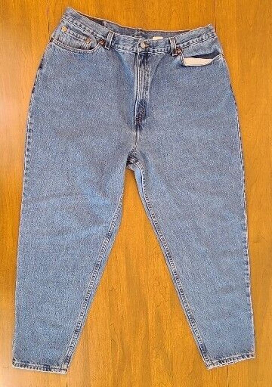 VTG Levis 550 Women's Size 22 Blue Jeans Relaxed Fit Tapered Leg 27" Inseam, USA